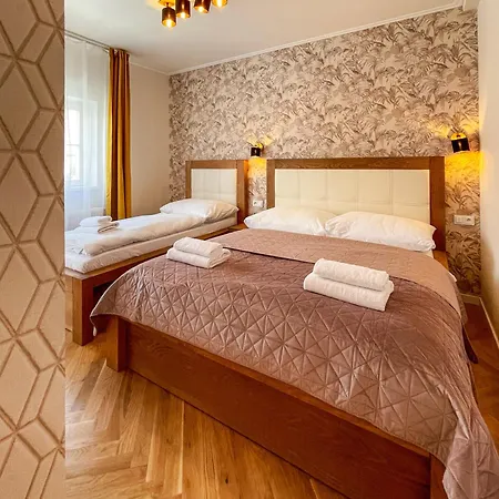 מלון דירות Stupartska - Attic Old Town 4*