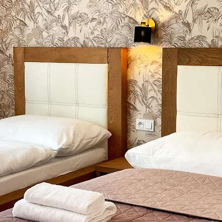 מלון דירות Stupartska - Attic Old Town 4*