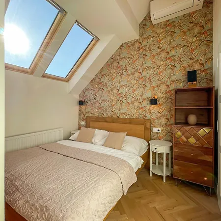 Stupartska - Attic Old Town Апарт-отель *